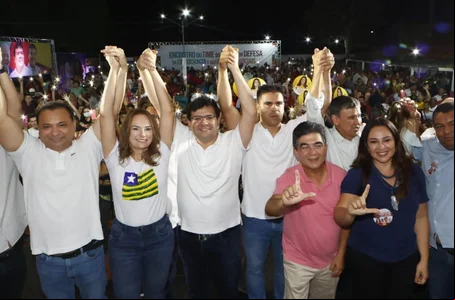 Rafael Fonteles com lideranças em Alto Longá