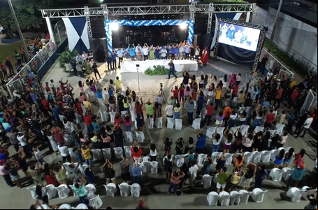 População na inauguração da Praça Onofre Mascarenhas de Riacho Frio