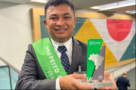 O prefeito Aldemes Barroso