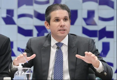 Deputado Hugo Motta anuncia votação contra decreto do IOF