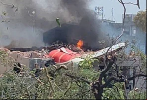 Único sobrevivente de queda de avião na Índia escapou pela saída de emergência, diz polícia