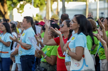 Caminhada da Fraternidade reúne multidão no Centro de Teresina